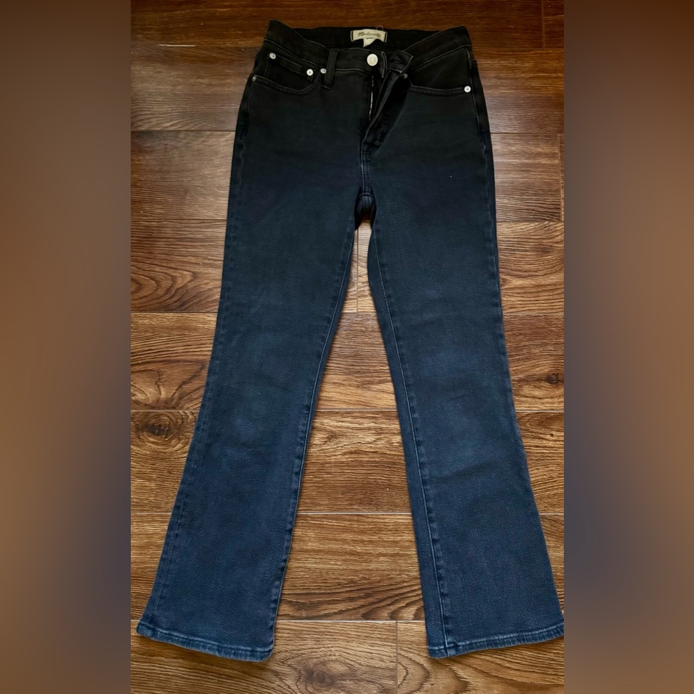 Madewell mid-rise kick out jeans size 25